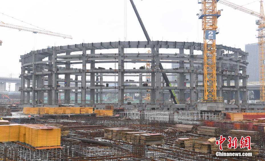 杭州亚运会电竞馆建设忙 400名工人24小时不间断轮岗作业
