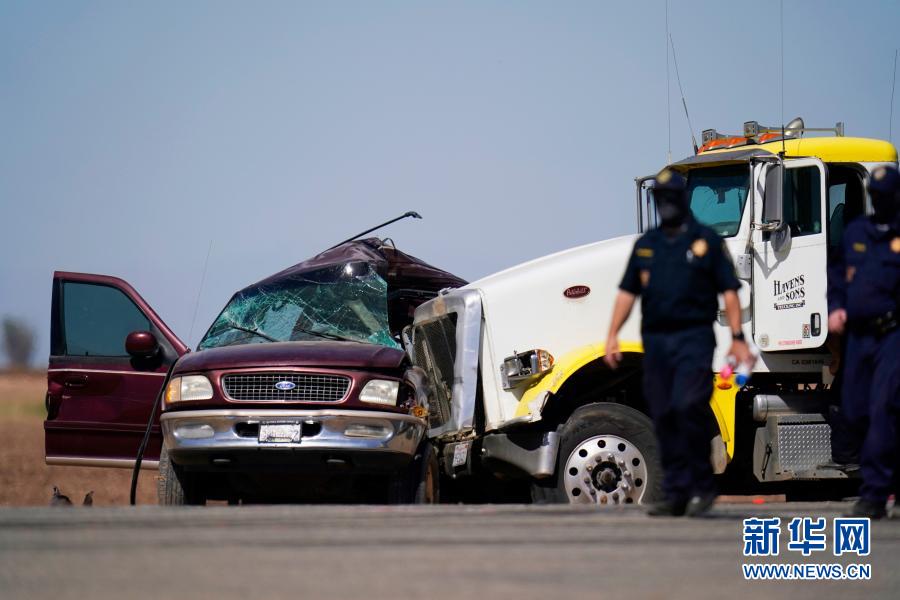 美国加州南部发生严重车祸至少15人死亡