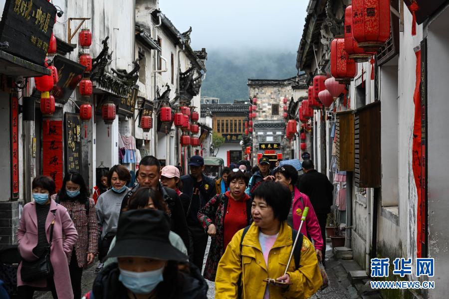 雨后宏村景如画
