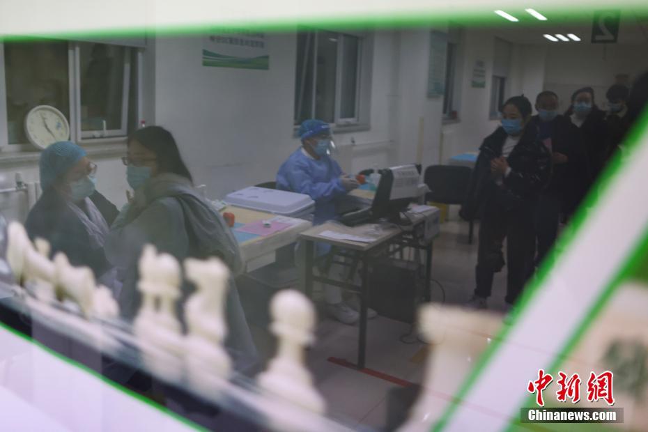 北京社区夜间开放疫苗接种 满足市民需求