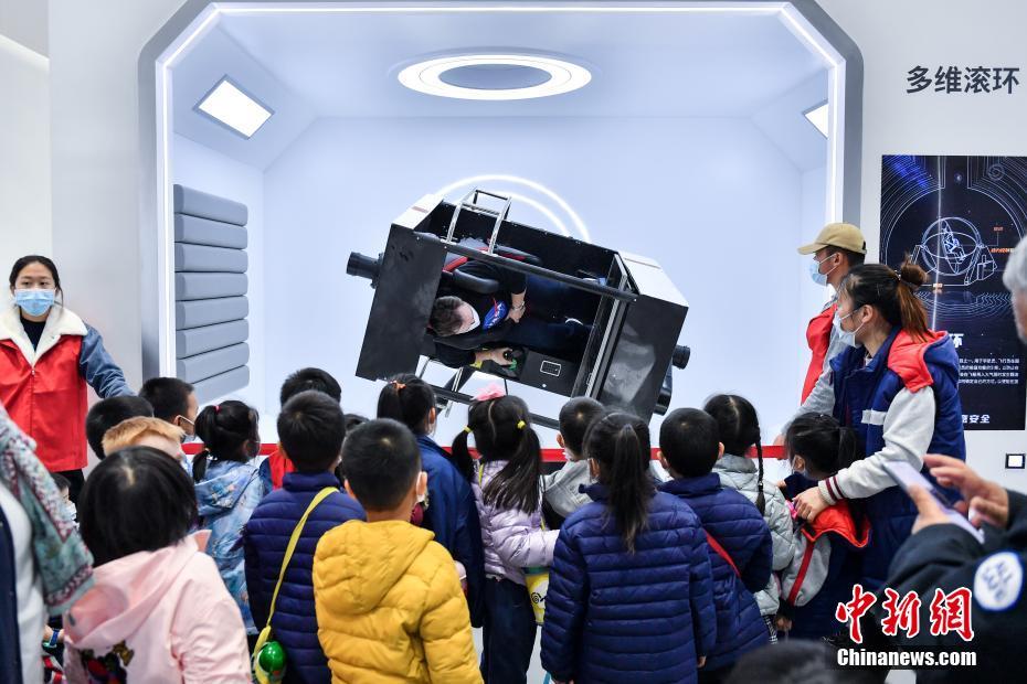 中国载人航天科普展 民众打卡“太空家园”