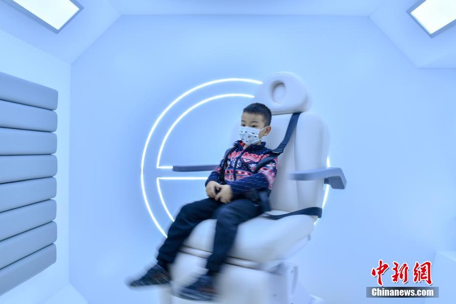 中国载人航天科普展 民众打卡“太空家园”