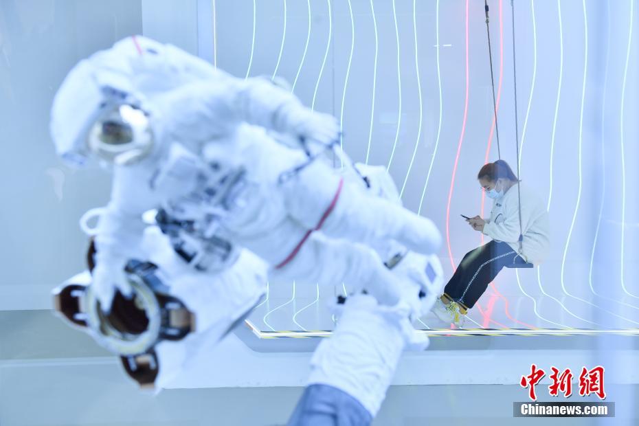 中国载人航天科普展 民众打卡“太空家园”