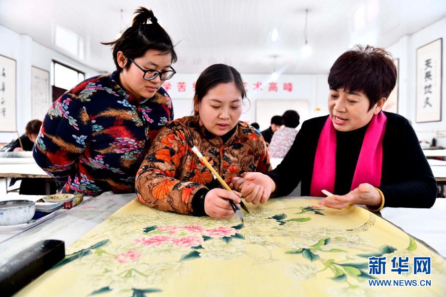 山东巨野:工笔绘出致富花