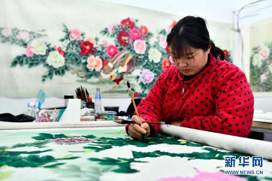 山东巨野:工笔绘出致富花
