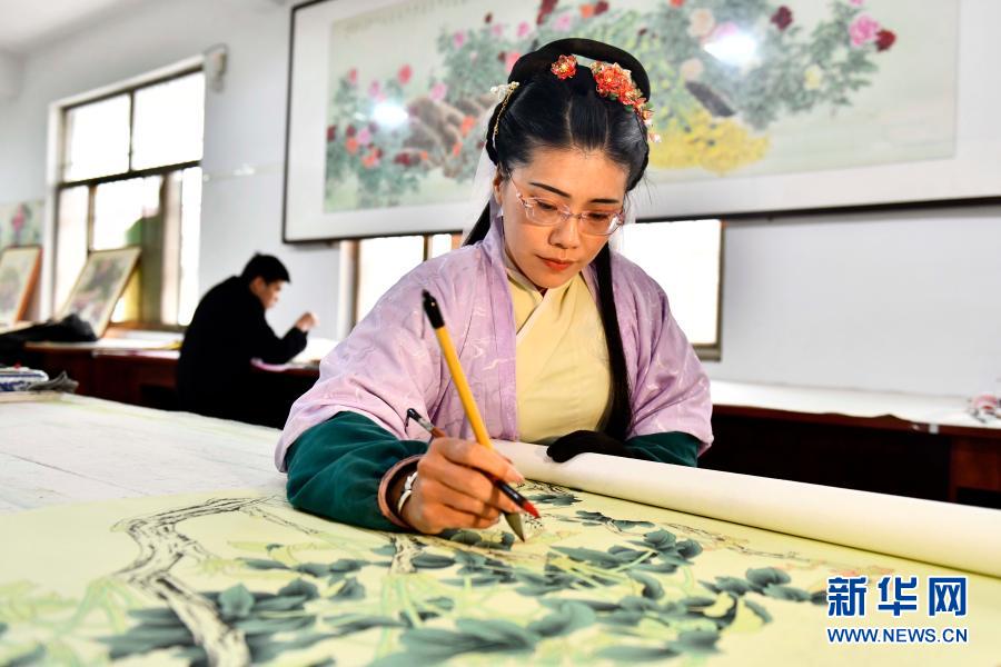 山东巨野:工笔绘出致富花