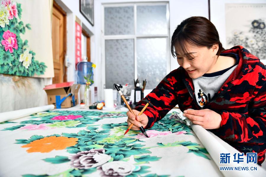 山东巨野:工笔绘出致富花