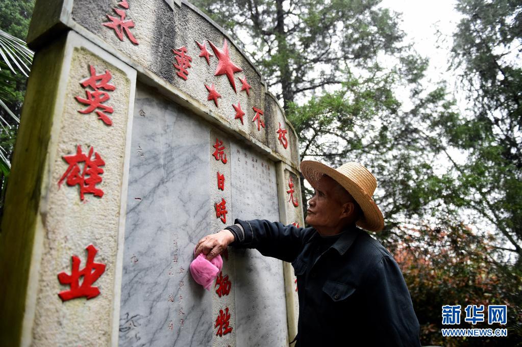 图片故事｜耄耋夫妻：一片丹心护英魂