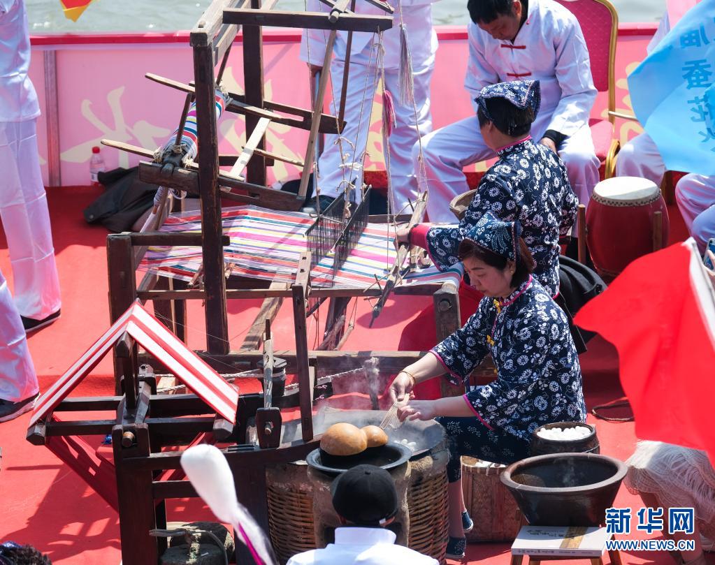 江南水乡举办春季“蚕花水会”