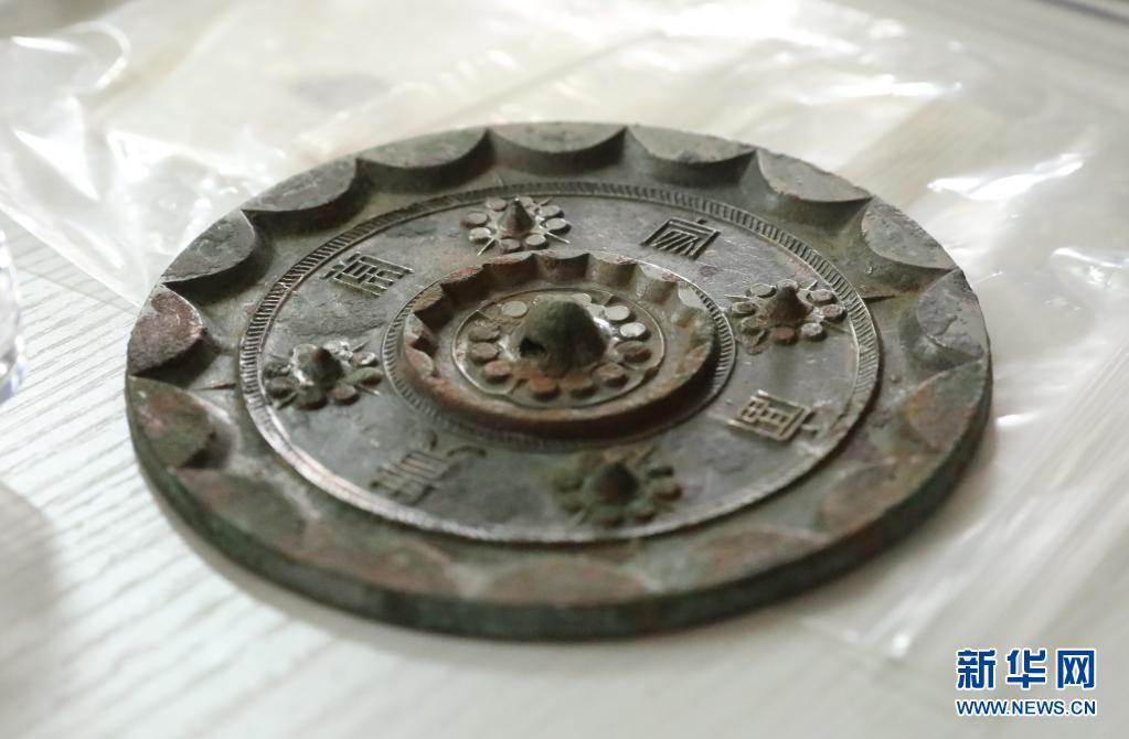 陕西考古发现：2000多年西汉铜镜仍光可鉴人