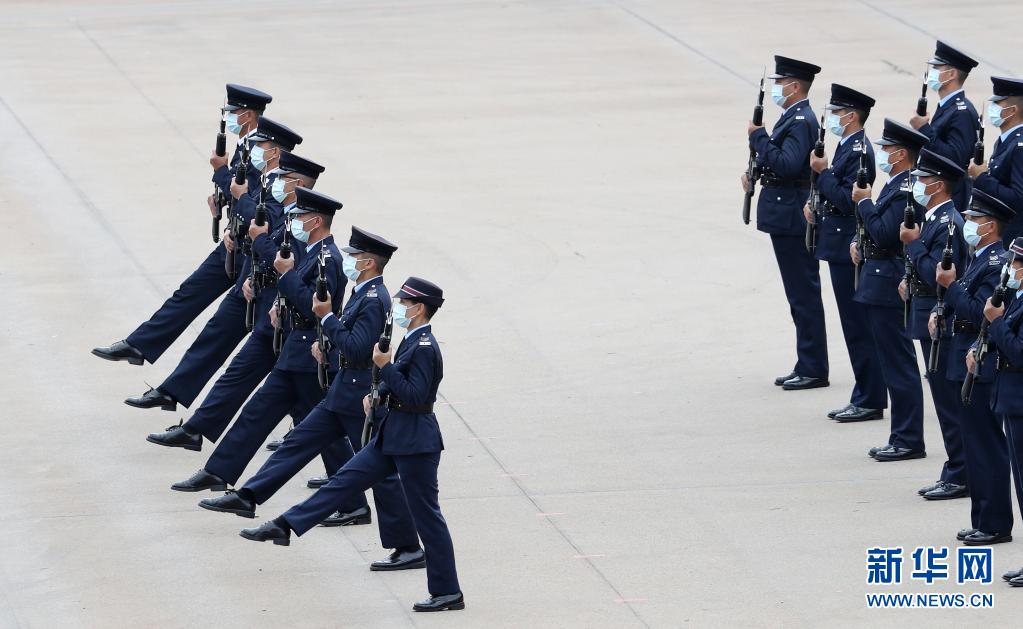 特写：大日子，正步走——香港纪律部队演示中式步操彰显国家情怀
