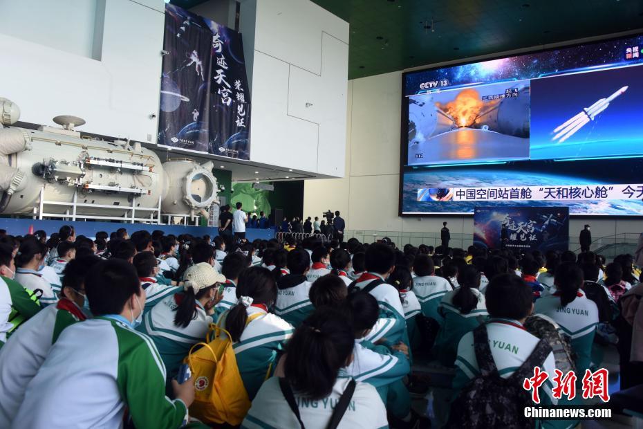 中国空间站天和核心舱1：1结构验证件实物北京展出