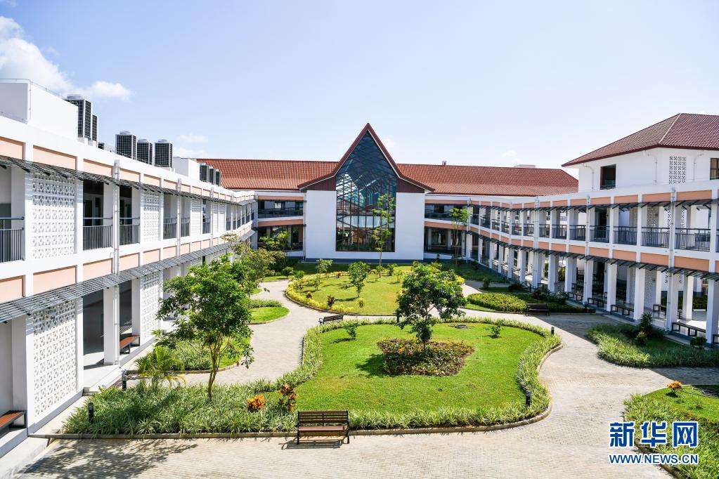 中国援建的中国-斯里兰卡友好医院正式启用