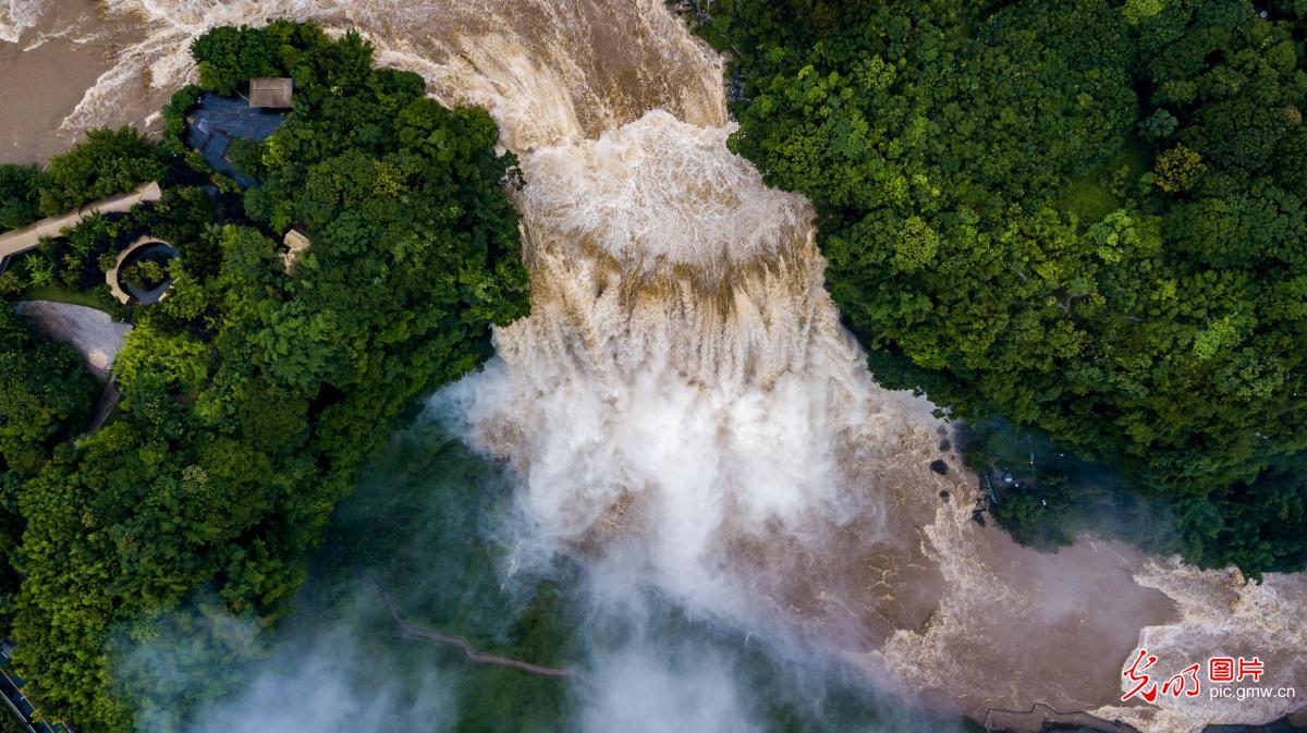 Scenery of the Huangguoshu Waterfall in SW China's Guizhou Province