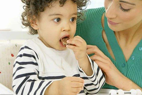幼儿每餐进食 不宜超过30分钟