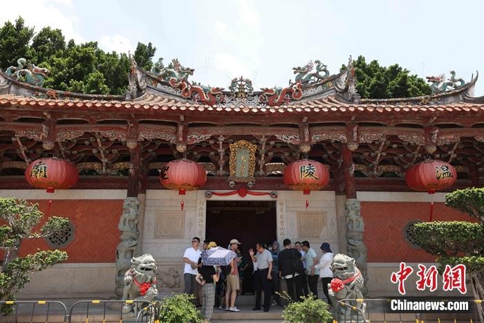 申遗成功!古城泉州“出圈” 7月9日,游客在泉州天后宫游览参观。蒋启明 摄