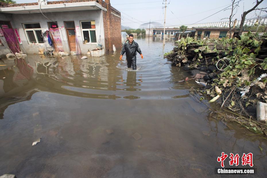 山西灵石：降雨量破极值 当地排洪抢险