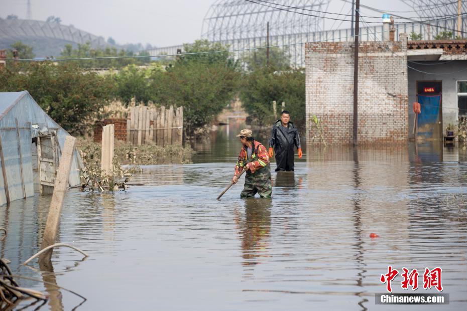 山西灵石：降雨量破极值 当地排洪抢险