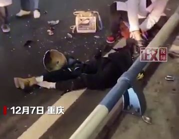 男子骑摩托隧道当赛道 高速过弯失控当场死亡