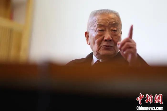 如果能穿越，多想抱紧战火中的你们......
