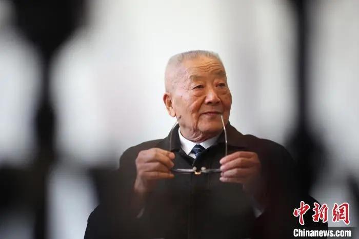 如果能穿越，多想抱紧战火中的你们......