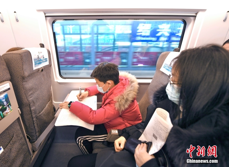 中国首条民营控股高铁开通运营