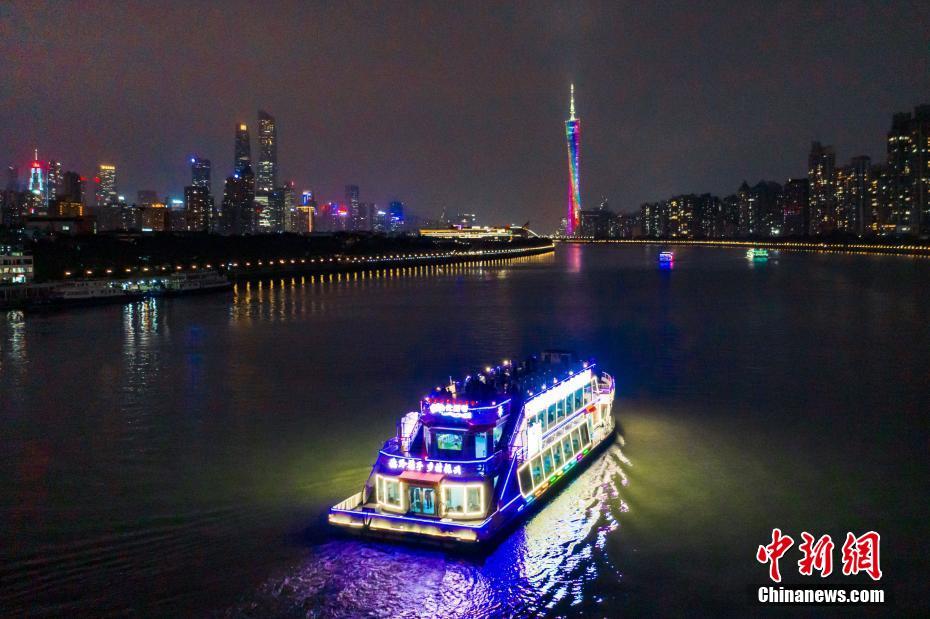 广州：珠江游船“化屋号”启航