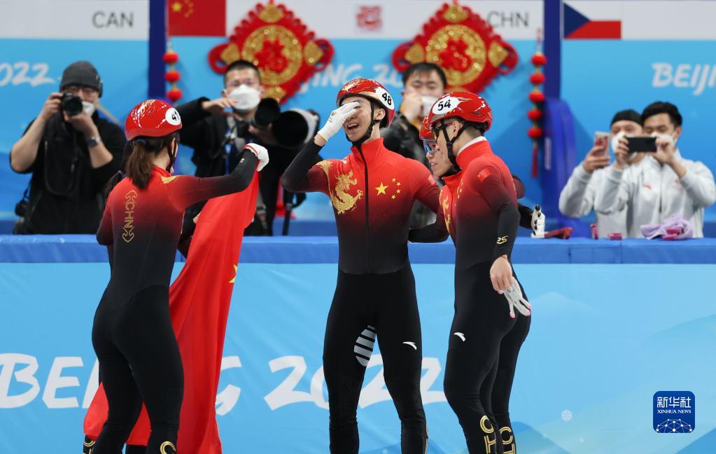 短道速滑混合团体接力决赛:中国队夺冠