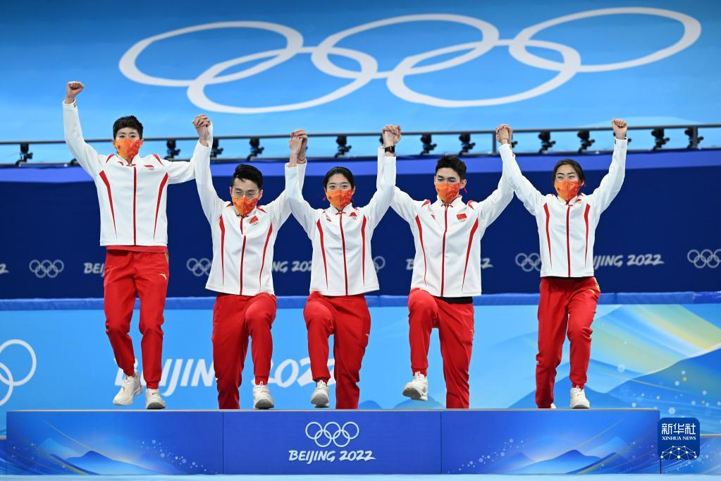 短道速滑混合团体接力决赛:中国队夺冠