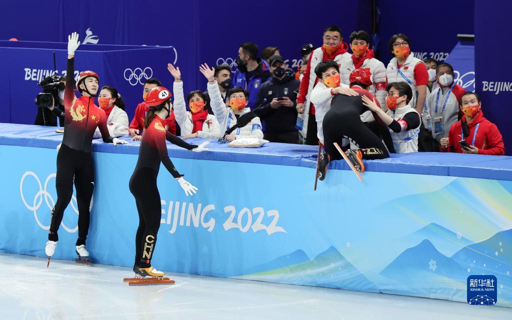 短道速滑混合团体接力决赛:中国队夺冠