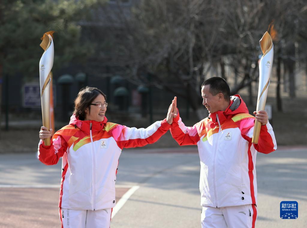 北京冬残奥会火炬闭环内传递在奥林匹克森林公园进行