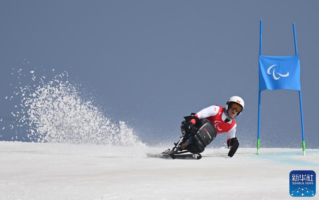 残奥高山滑雪男子大回转：中国队最小选手创造最大惊喜