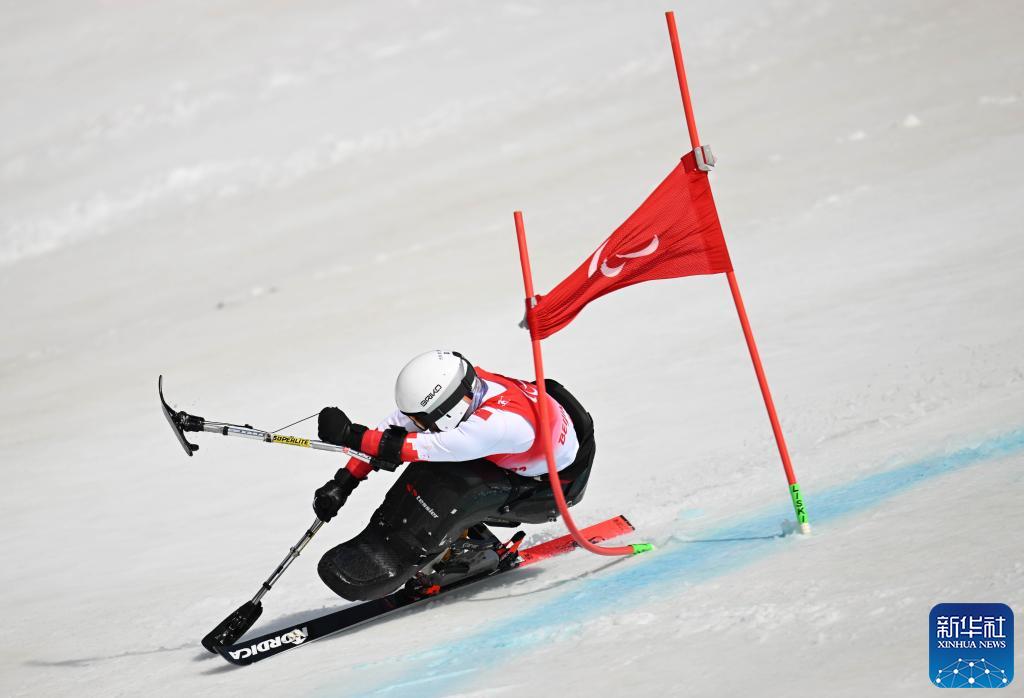 残奥高山滑雪男子大回转：中国队最小选手创造最大惊喜