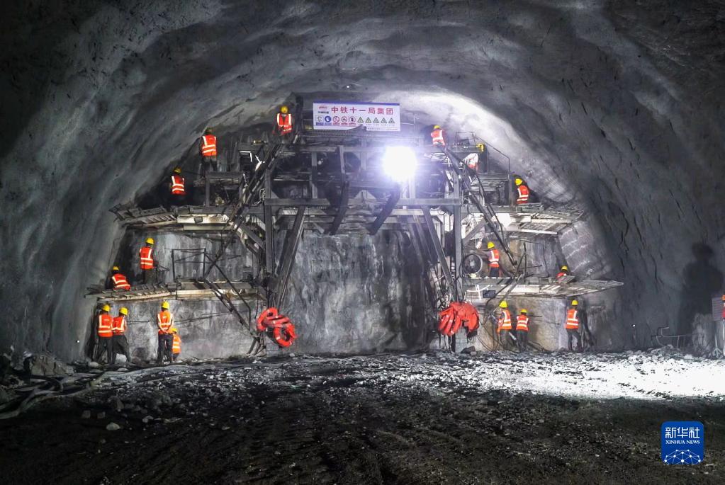 广汕高铁全线所有隧道全部贯通