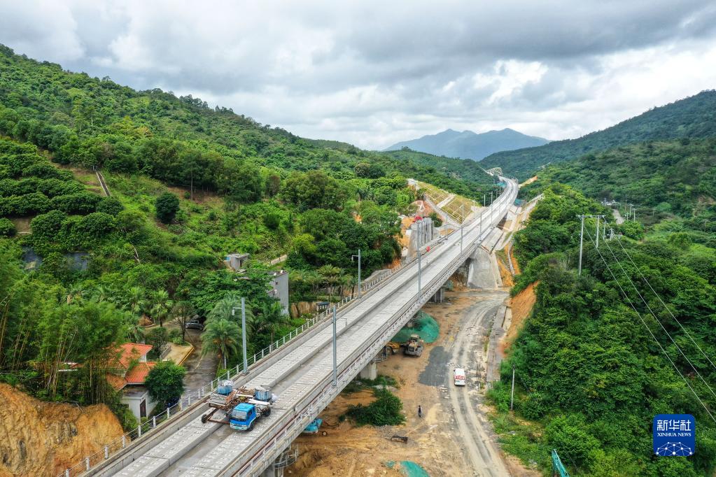 广汕高铁全线所有隧道全部贯通