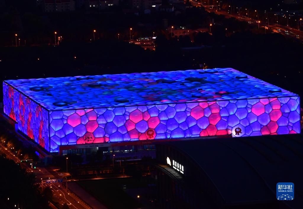 北京双奥标志性场馆群亮灯迎接国际奥林匹克日