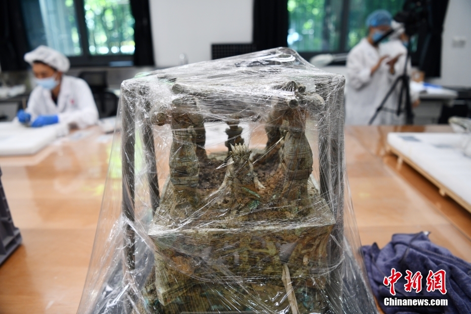 三星堆新出土铜神兽、神坛或可与网红“奇怪”青铜器“合体” 三星堆新出土铜神兽、神坛或可与网红“奇怪”青铜器“合体”