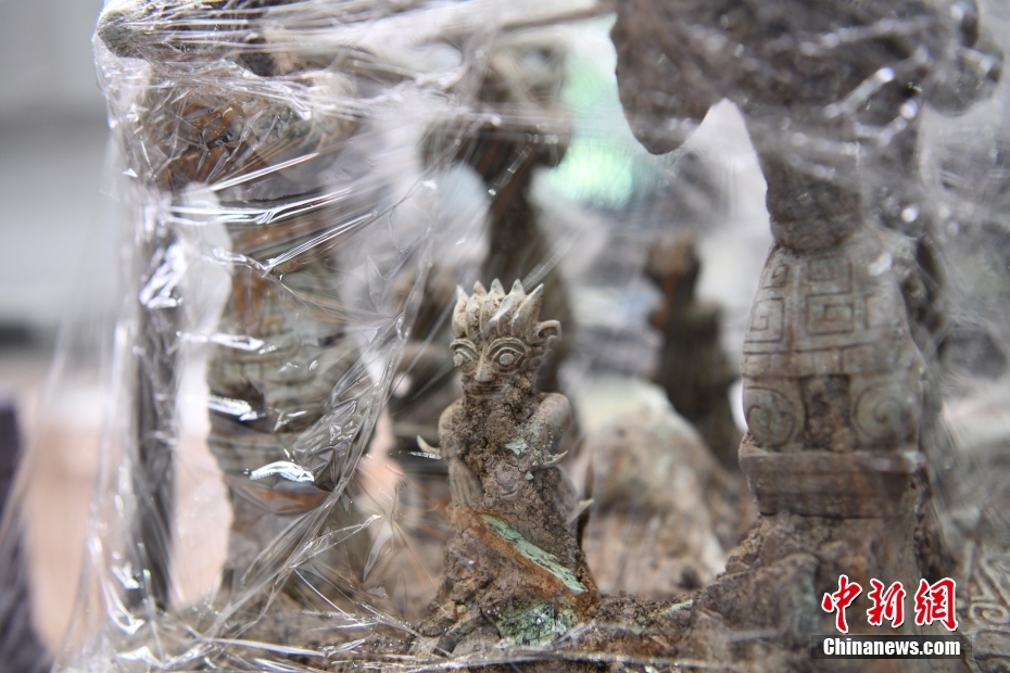 三星堆新出土铜神兽、神坛或可与网红“奇怪”青铜器“合体” 三星堆新出土铜神兽、神坛或可与网红“奇怪”青铜器“合体”