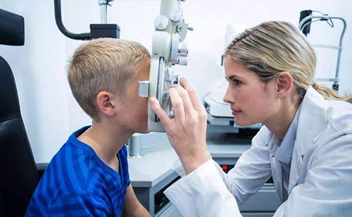 预防近视从儿童期一定程度的远视储备开始