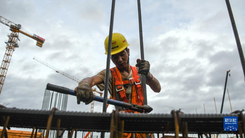 广西:南玉高铁车站建设忙