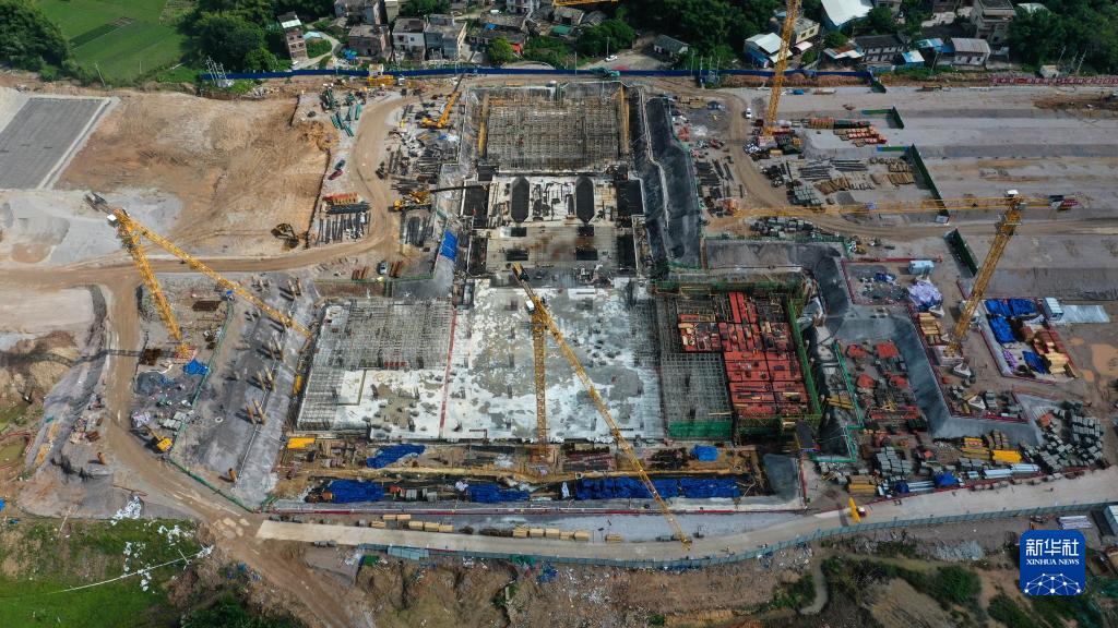 广西:南玉高铁车站建设忙