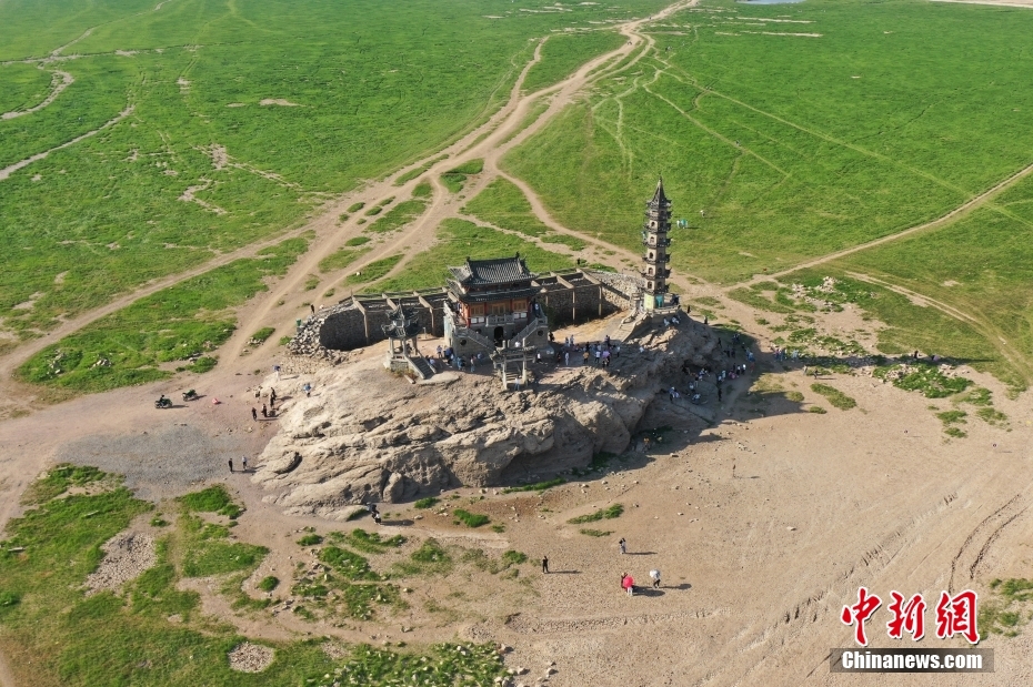 江西鄱阳湖千年石岛“水落墩出”