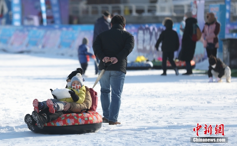 北京陶然亭公园雪场正式开放
