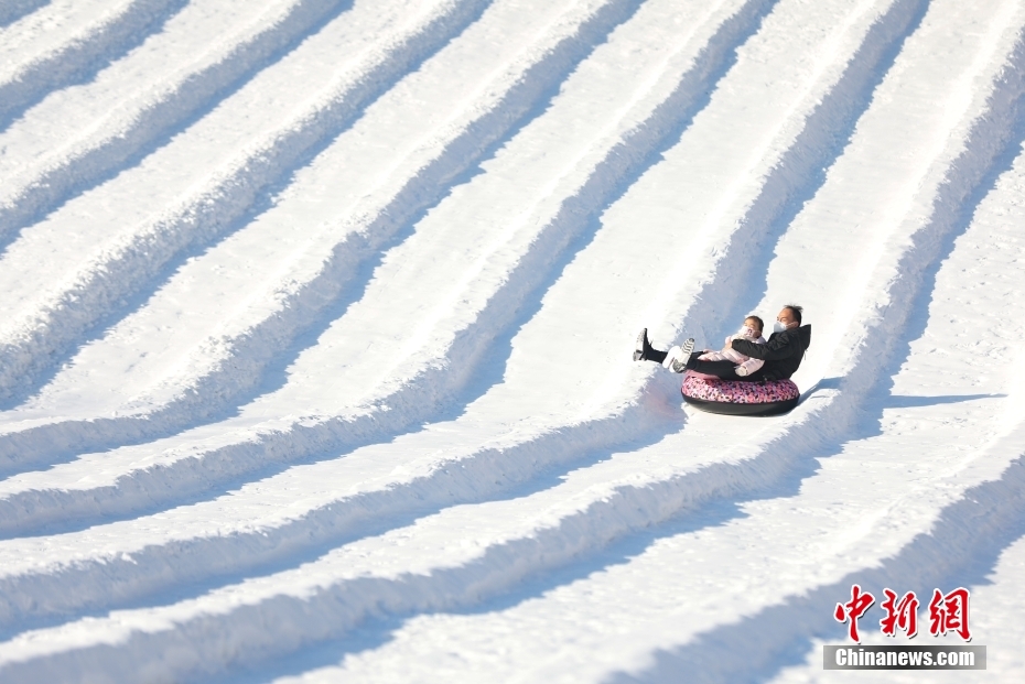 北京陶然亭公园雪场正式开放