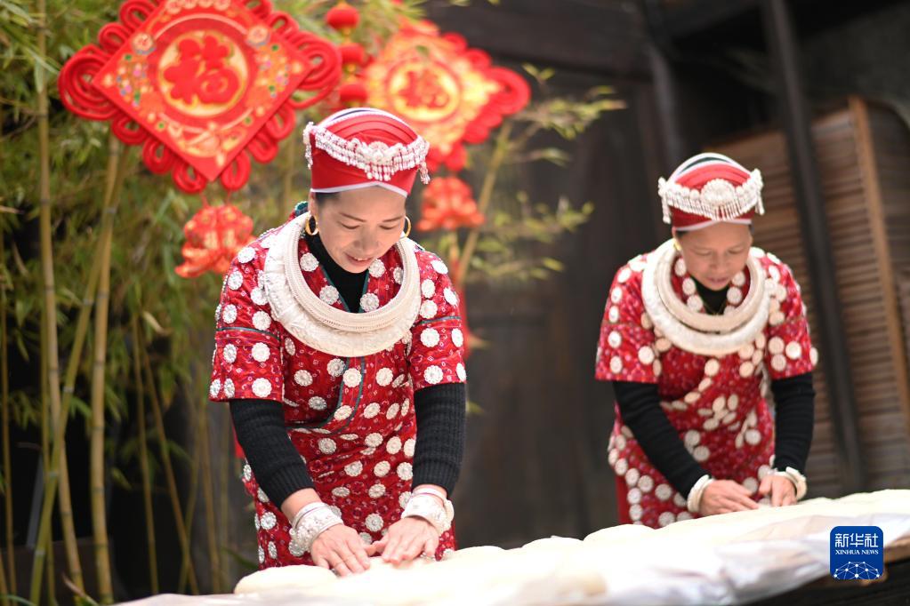 新春走基层丨贵州黄平:古镇糍粑飘香迎新春