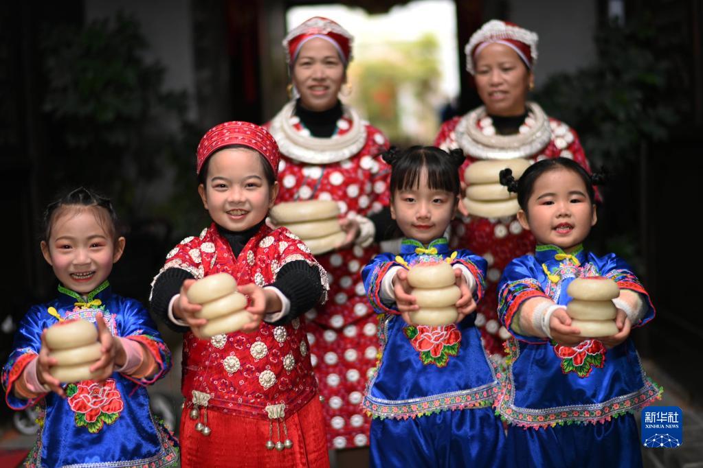 新春走基层丨贵州黄平:古镇糍粑飘香迎新春