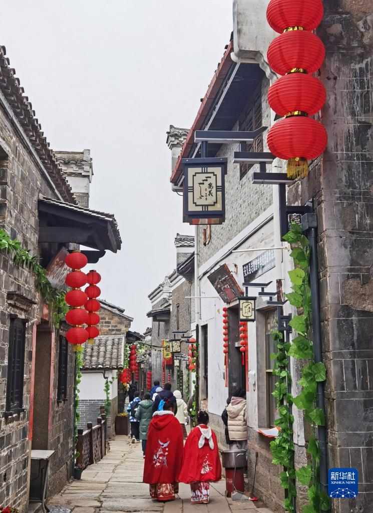 镜头里的中国年：年味浓 消费旺