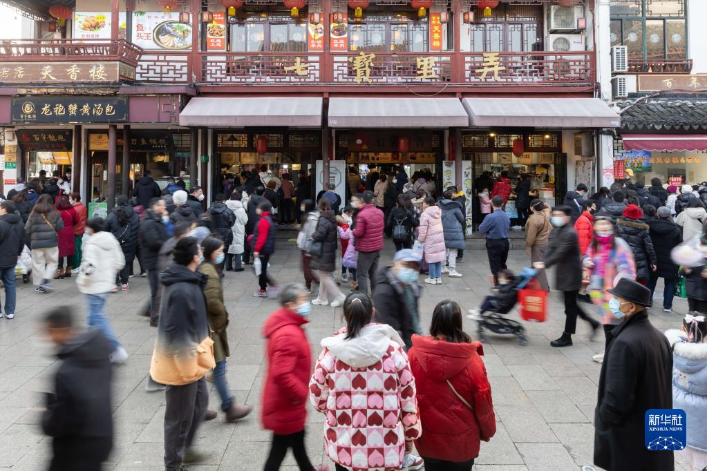 镜头里的中国年：年味浓 消费旺