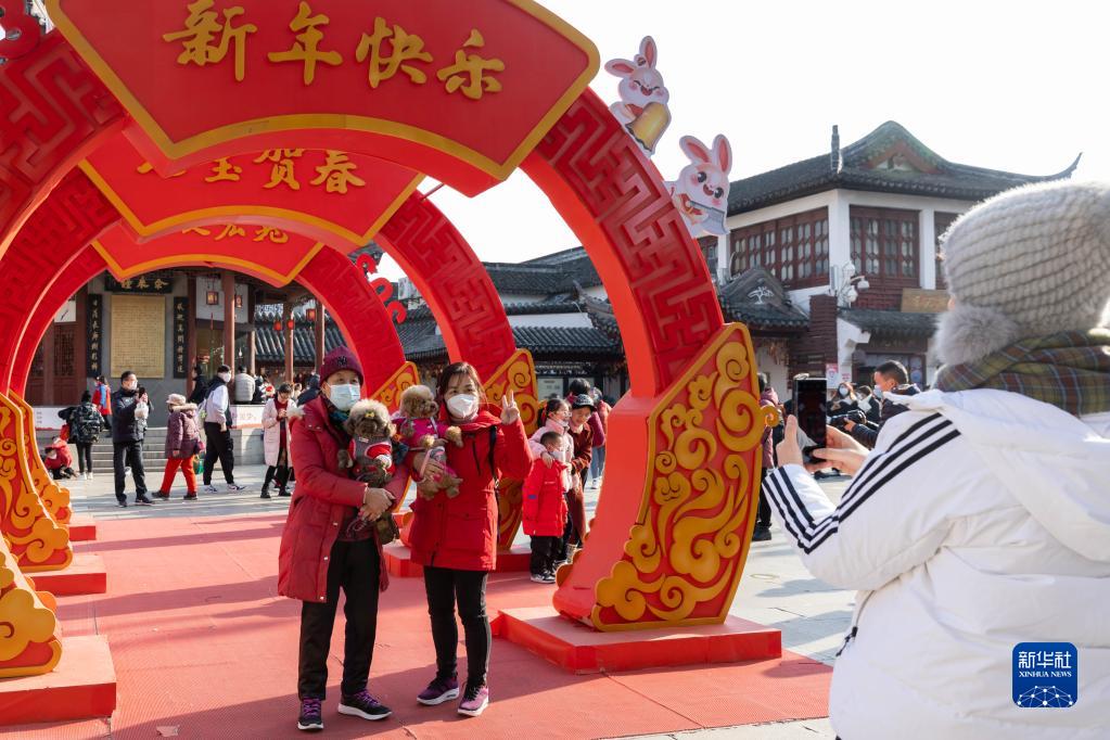 镜头里的中国年：年味浓 消费旺