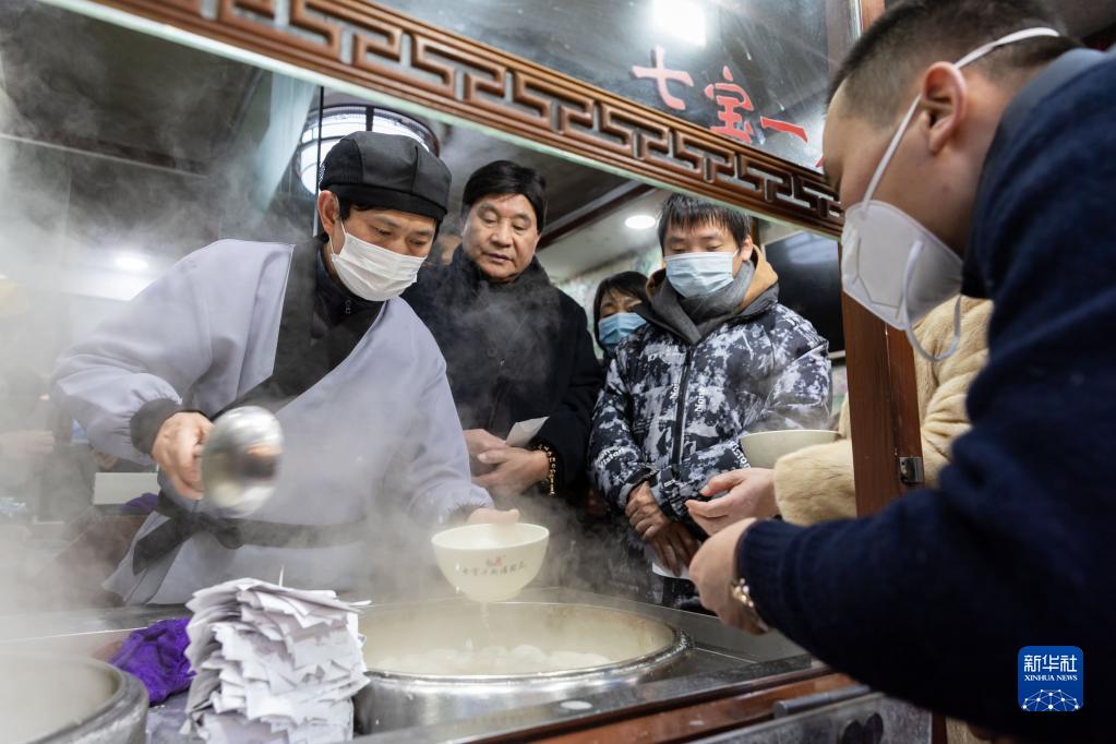 镜头里的中国年：年味浓 消费旺